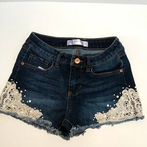 **$4 w/ bundle**No Boundaries sz 3 cut-off shorts